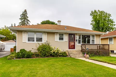 1909 Walnut St, Waukegan, IL 60085