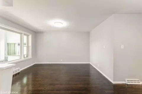 2009 E 93rd St, Chicago, IL 60617 photo 2