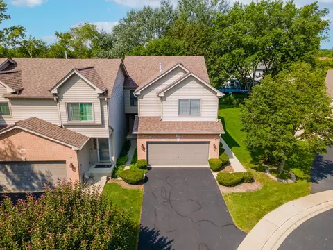 128 Deer Run Ln, Elgin, IL 60120