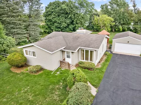 215 Lincoln Pkwy, Crystal Lake, IL 60014