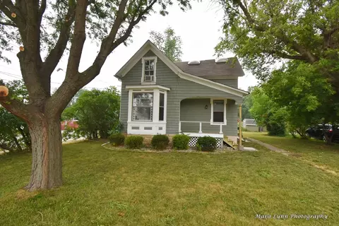 621 1st St, Batavia, IL 60510