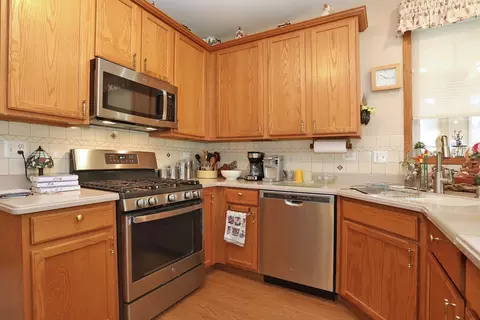 792 Red Barn Ln, Elgin, IL 60124 photo 7