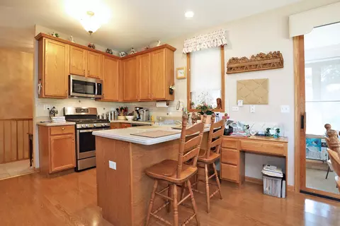 792 Red Barn Ln, Elgin, IL 60124 photo 5