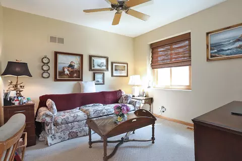 792 Red Barn Ln, Elgin, IL 60124 photo 17