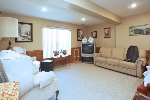 792 Red Barn Ln, Elgin, IL 60124 photo 22