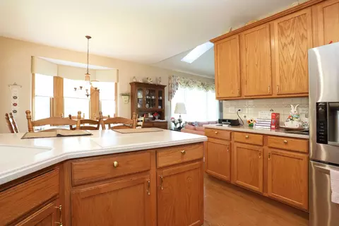 792 Red Barn Ln, Elgin, IL 60124 photo 6