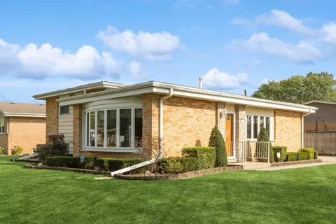 245 Avonelle Dr, Chicago Heights, IL 60411