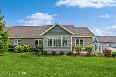 2156 Waterbury Ln E #2156, Sycamore, IL 60178