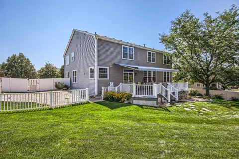 1300 Mallard Ln, Hoffman Estates, IL 60192 photo 3
