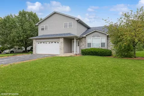 900 Mary Byrne Dr, Sauk Village, IL 60411