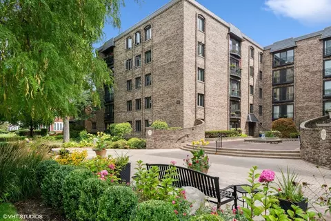 1009 Bonnie Brae Pl #1B, River Forest, IL 60305