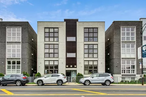 2435 W Belmont Ave #3W, Chicago, IL 60618