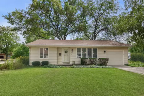 939 Aberdeen Dr, Crystal Lake, IL 60014