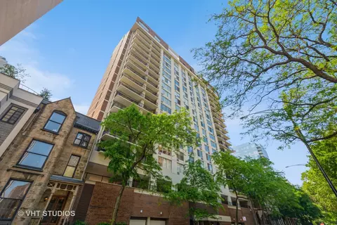 71 E Division St #1904, Chicago, IL 60610