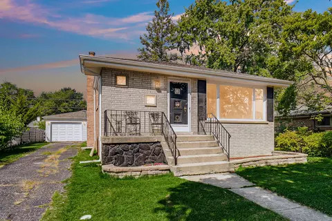 17206 Burnham Ave, Lansing, IL 60438