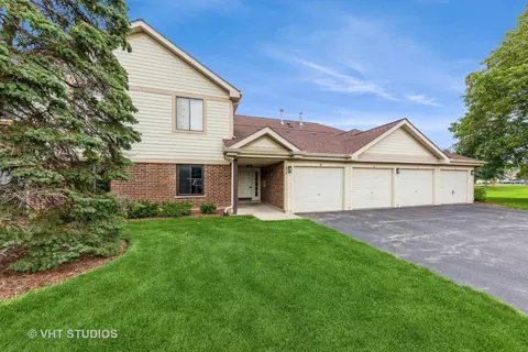 854 E Carriage Ln #7, Palatine, IL 60074