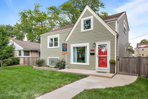 8930 Southview Ave, Brookfield, IL 60513