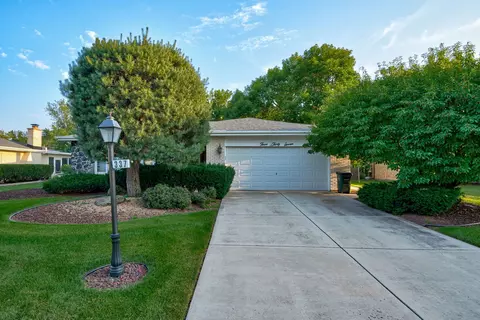 337 W 79th St, Willowbrook, IL 60527