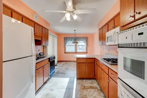 337 W 79th St, Willowbrook, IL 60527 photo 3