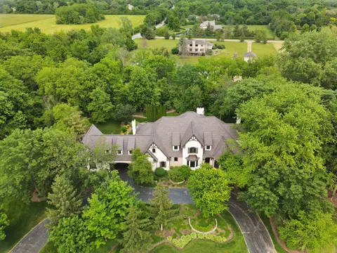 1335 Fox Glen Dr, Saint Charles, IL 60175