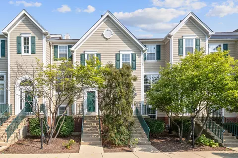 2428 Courtyard Cir #5, Aurora, IL 60506