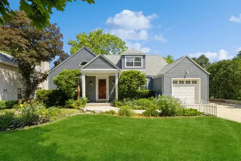 210 Waverly Rd, Barrington, IL 60010