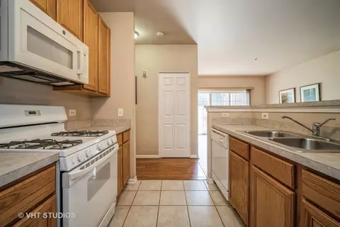660 Mill Cir #105, Wheeling, IL 60090 photo 6