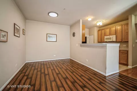 660 Mill Cir #105, Wheeling, IL 60090 photo 2
