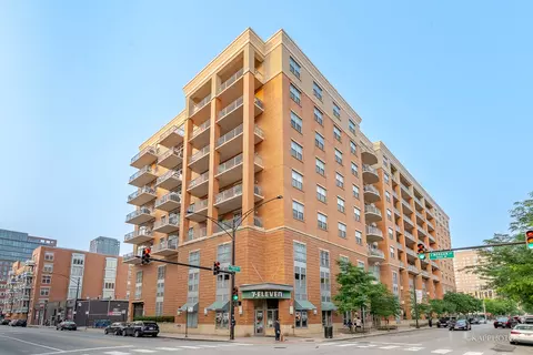 950 W Monroe St #801, Chicago, IL 60607