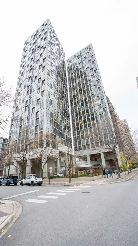 345 W Fullerton Pkwy #406, Chicago, IL 60614