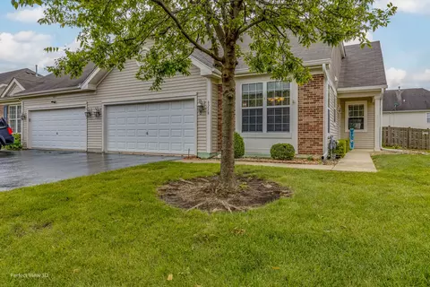 8218 Tremont Ln, Joliet, IL 60431