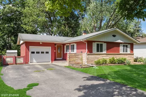 388 Hickory Dr, Crystal Lake, IL 60014
