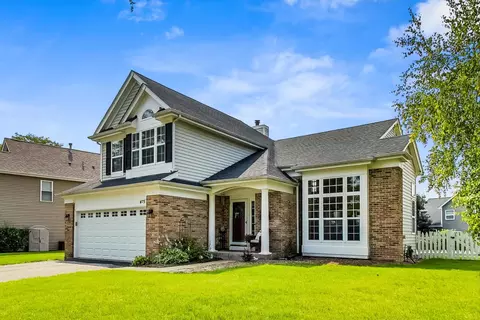 475 Fairfax Ln, Grayslake, IL 60030