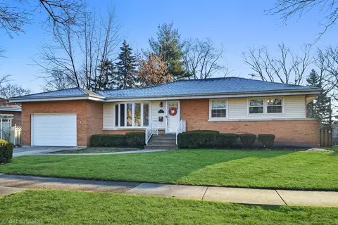 211 S Reuter Dr, Arlington Heights, IL 60005