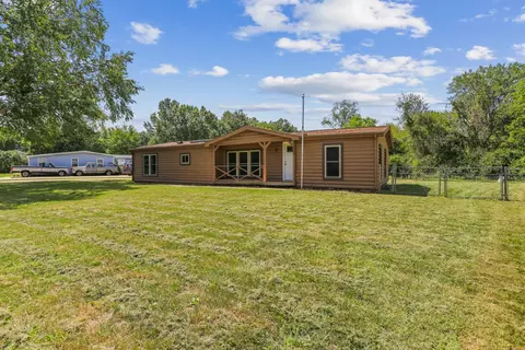 1207 Robin Rd, Mahomet, IL 61853