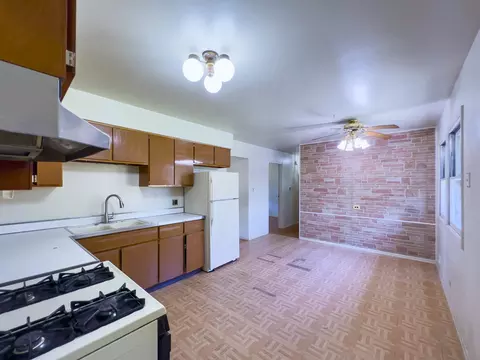 925 N Sumner St, Addison, IL 60101 photo 6