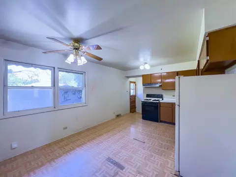 925 N Sumner St, Addison, IL 60101 photo 4