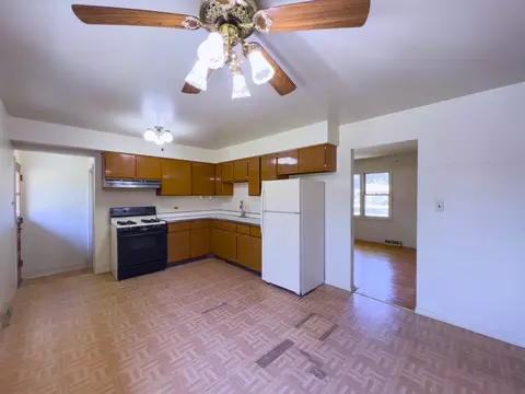 925 N Sumner St, Addison, IL 60101 photo 5
