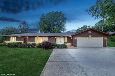 1530 Greenbriar Ln, Schaumburg, IL 60193