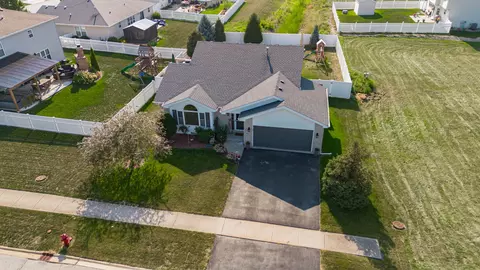 1610 Saddle Run Ln, Beecher, IL 60401 photo 2