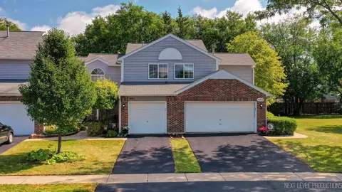 461 Canterbury Dr #13E, Carol Stream, IL 60188