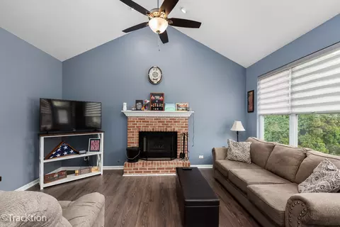 11635 S Olympic Dr, Plainfield, IL 60585 photo 9