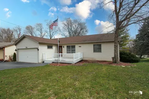 104 Cass St, Spring Grove, IL 60081