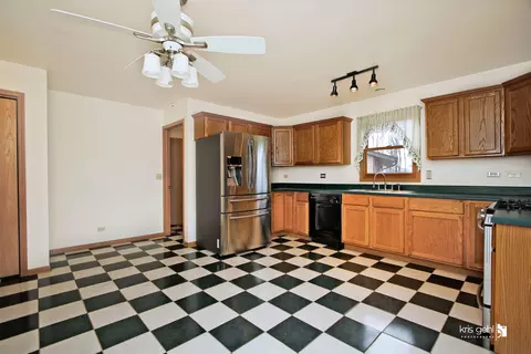 104 Cass St, Spring Grove, IL 60081 photo 6
