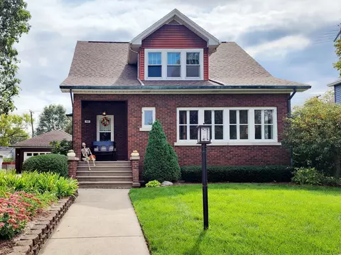 560 W Station St, Saint Anne, IL 60964