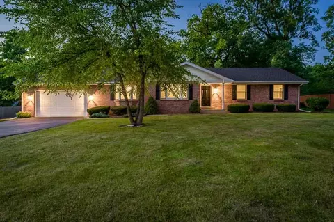 6610 Squire Ln, Loves Park, IL 61111
