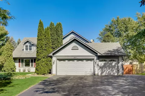 621 Regal Ln, Algonquin, IL 60102