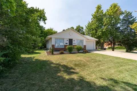 415 W Raab Rd, Normal, IL 61761 photo 2