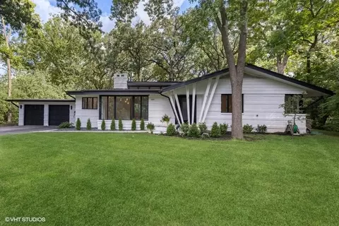 6481 Blackhawk Trl, Indian Head Park, IL 60525
