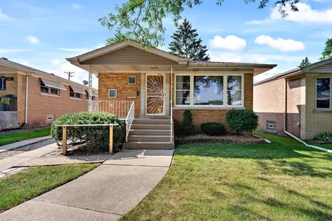 2815 W 100th St, Evergreen Park, IL 60805